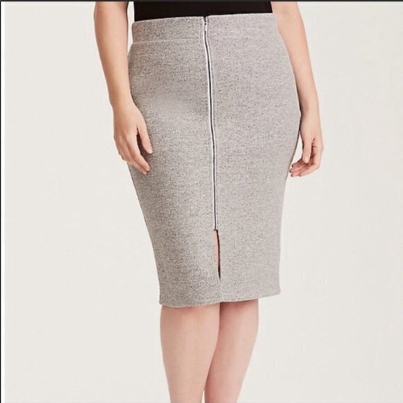 Torrid Gray Ribbed Zip Front‎ Pencil Skirt Plus Size 2 2X - Picture 1 of 8